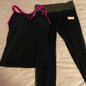 Bundle
Brand: Pink Victoria secret
Size: small in top, extra small legging
NWOT:
